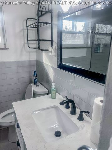 993 Old Point Road, St Albans, WV 25177