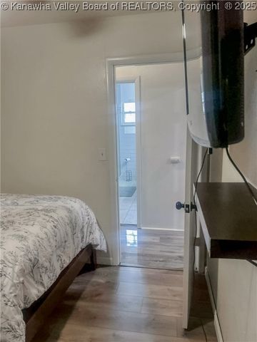 993 Old Point Road, St Albans, WV 25177