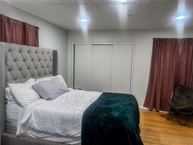 993 Old Point Road, St Albans, WV 25177