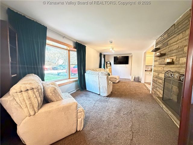 993 Old Point Road, St Albans, WV 25177