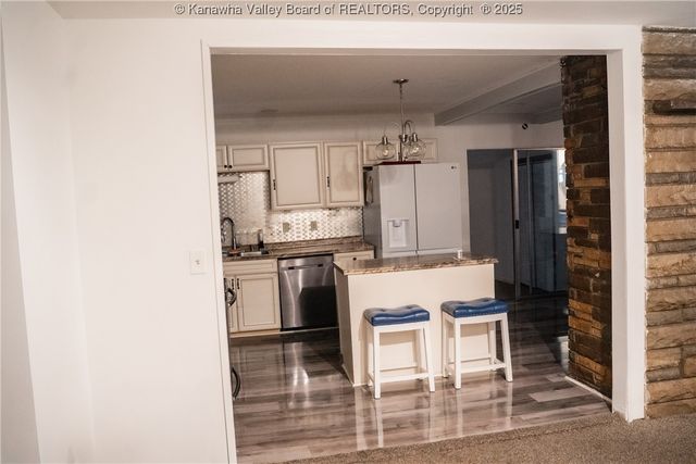 993 Old Point Road, St Albans, WV 25177