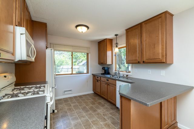 991 Cortland Drive, Apple Valley, MN 55124