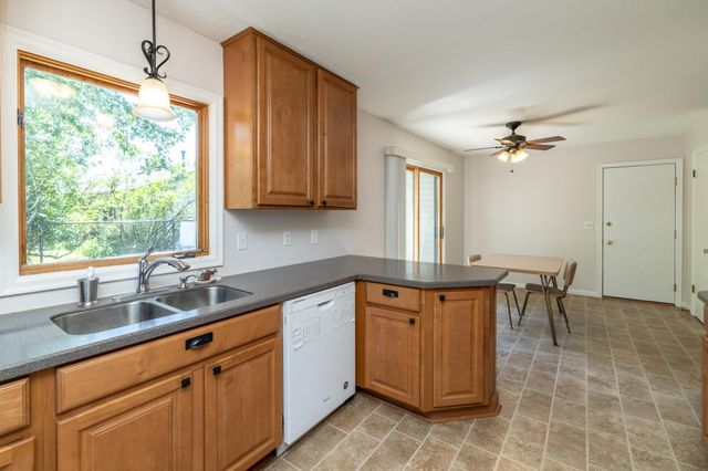 991 Cortland Drive, Apple Valley, MN 55124