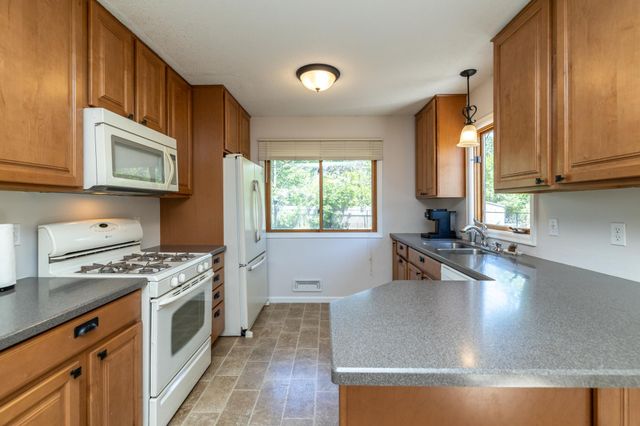 991 Cortland Drive, Apple Valley, MN 55124