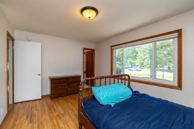 991 Cortland Drive, Apple Valley, MN 55124