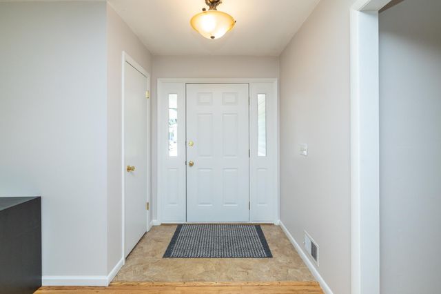 991 Cortland Drive, Apple Valley, MN 55124