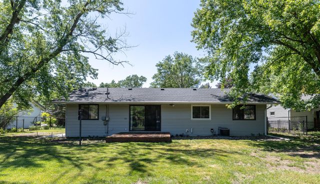 991 Cortland Drive, Apple Valley, MN 55124