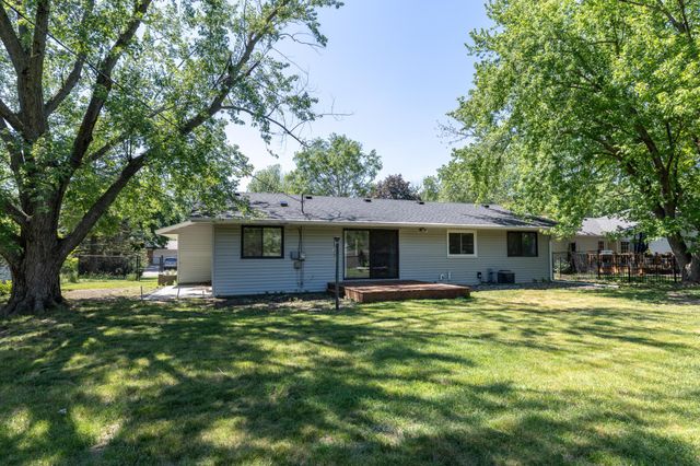991 Cortland Drive, Apple Valley, MN 55124