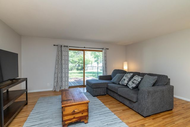 991 Cortland Drive, Apple Valley, MN 55124