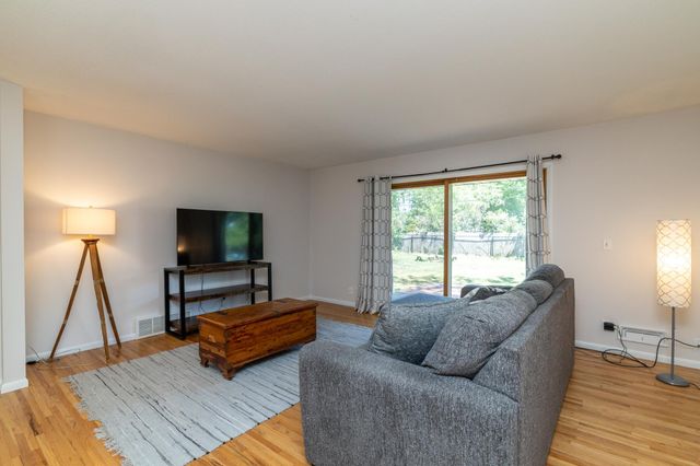 991 Cortland Drive, Apple Valley, MN 55124
