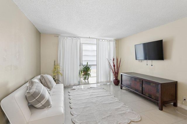 3141 NW 47th Terrace 124, Lauderdale Lakes, FL 33319