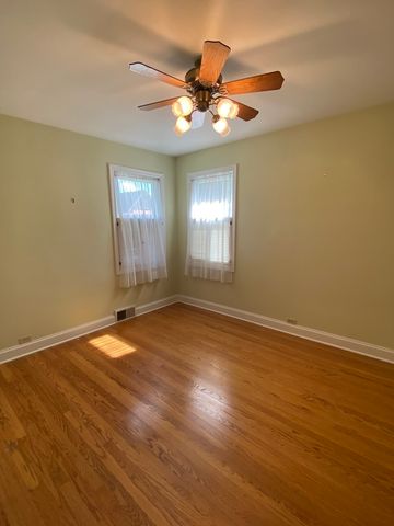 3333 W 102 Street, Evergreen Park, IL 60805