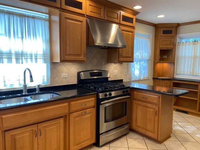 3333 W 102 Street, Evergreen Park, IL 60805