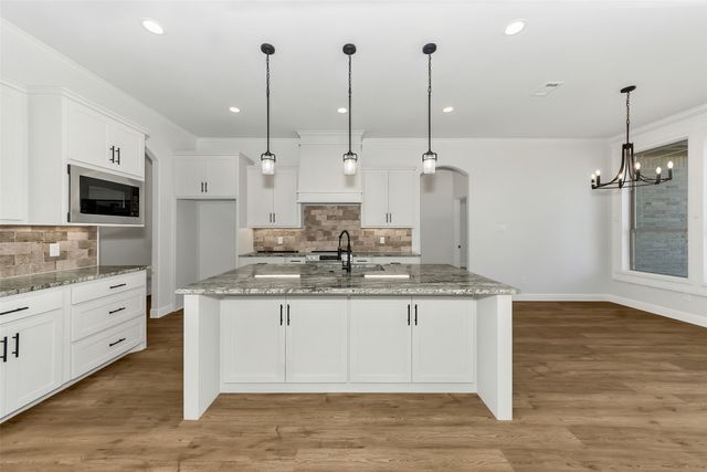 801 Holiday Hills Drive, Mineral Wells, TX 76067