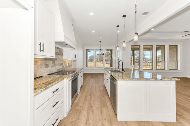 801 Holiday Hills Drive, Mineral Wells, TX 76067