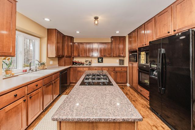 4105 Eucalyptus Way, Pinckney, MI 48169