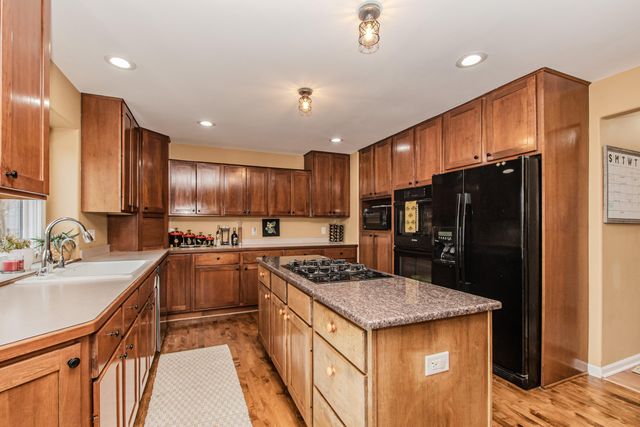 4105 Eucalyptus Way, Pinckney, MI 48169