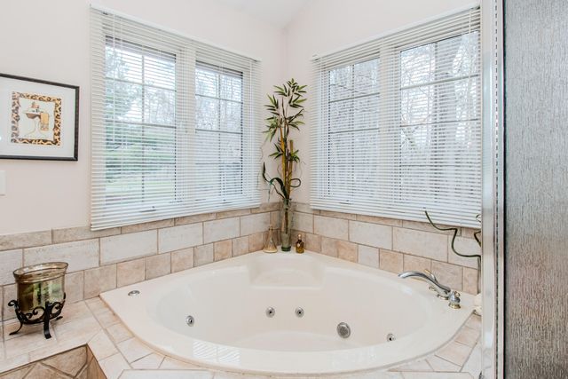 4105 Eucalyptus Way, Pinckney, MI 48169