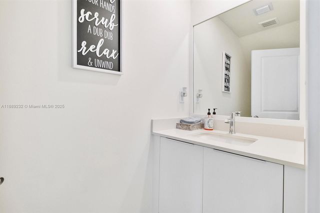 8374 Central Park Blvd, Doral, FL 33166