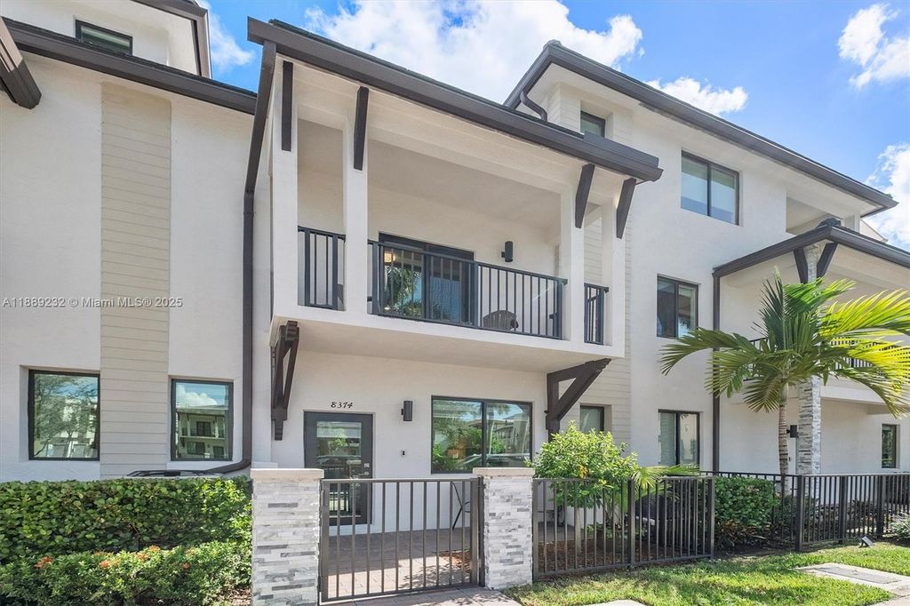 8374 Central Park Blvd, Doral, FL 33166