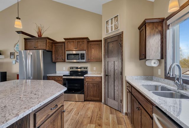1704 Knottingham Drive, Sartell, MN 56377