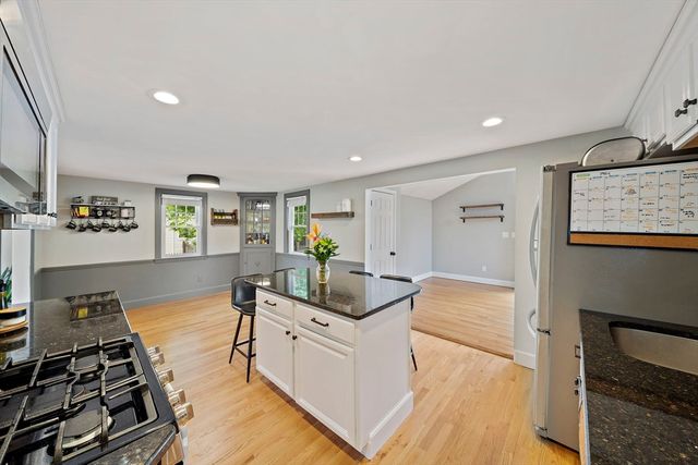 560 Pond St, Weymouth, MA 02190