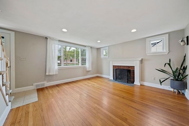 560 Pond St, Weymouth, MA 02190