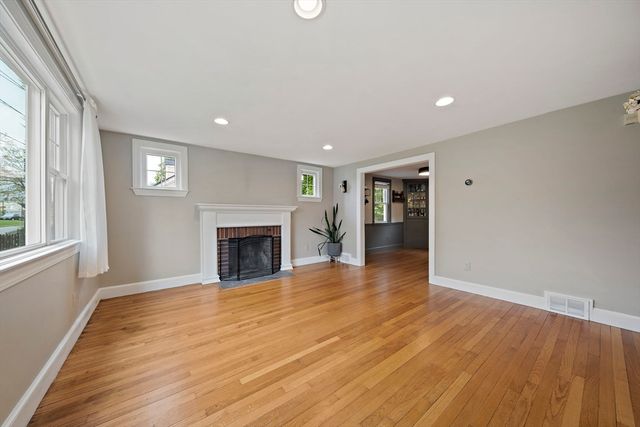 560 Pond St, Weymouth, MA 02190