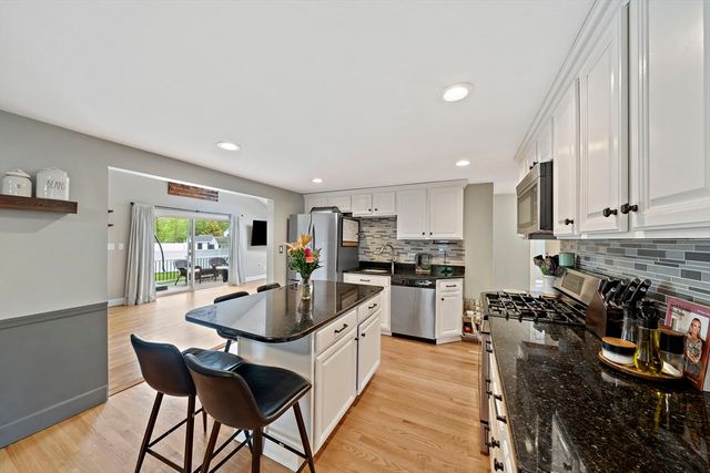 560 Pond St, Weymouth, MA 02190