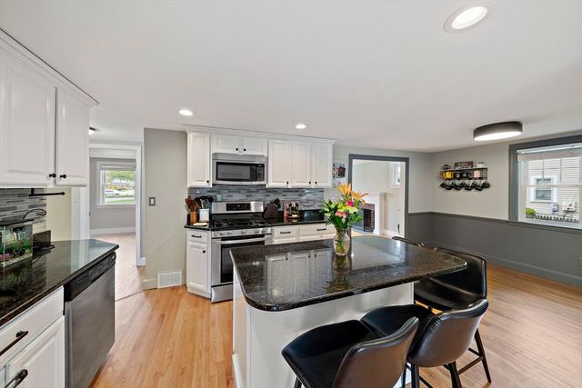560 Pond St, Weymouth, MA 02190