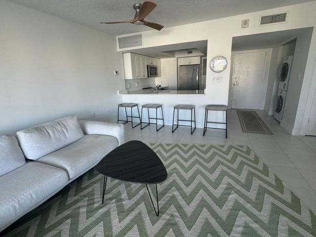 3000 E SUNRISE Boulevard 17F, Fort Lauderdale, FL 33304