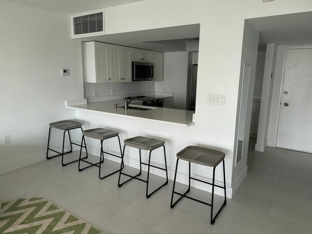 3000 E SUNRISE Boulevard 17F, Fort Lauderdale, FL 33304
