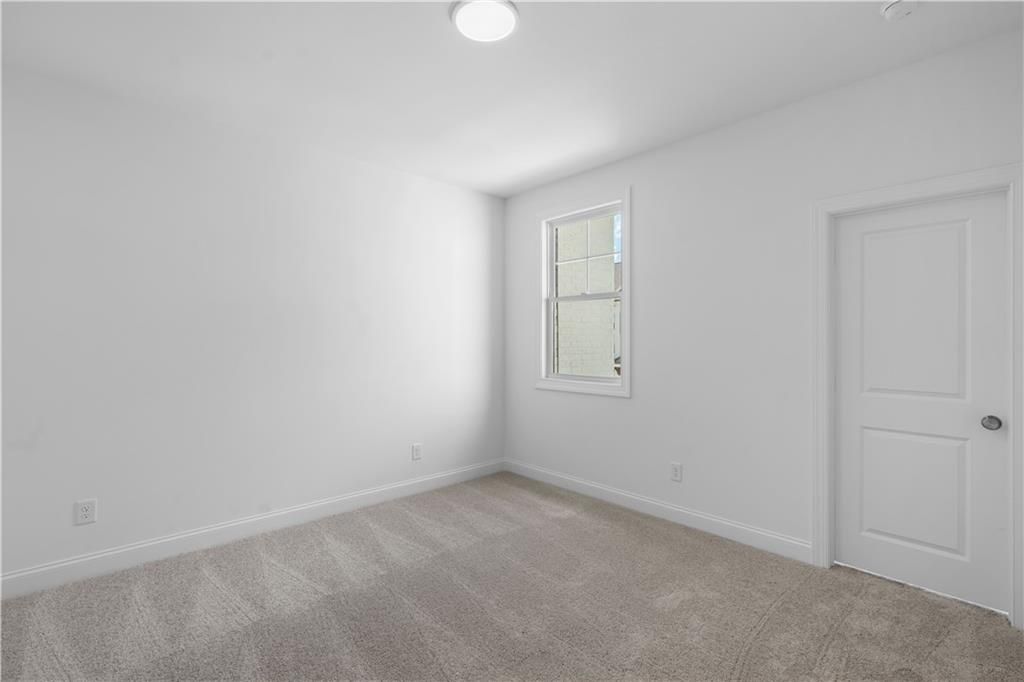 Image 27 of property listing at 4916 Molder Avenue 64, Buford, GA 30518