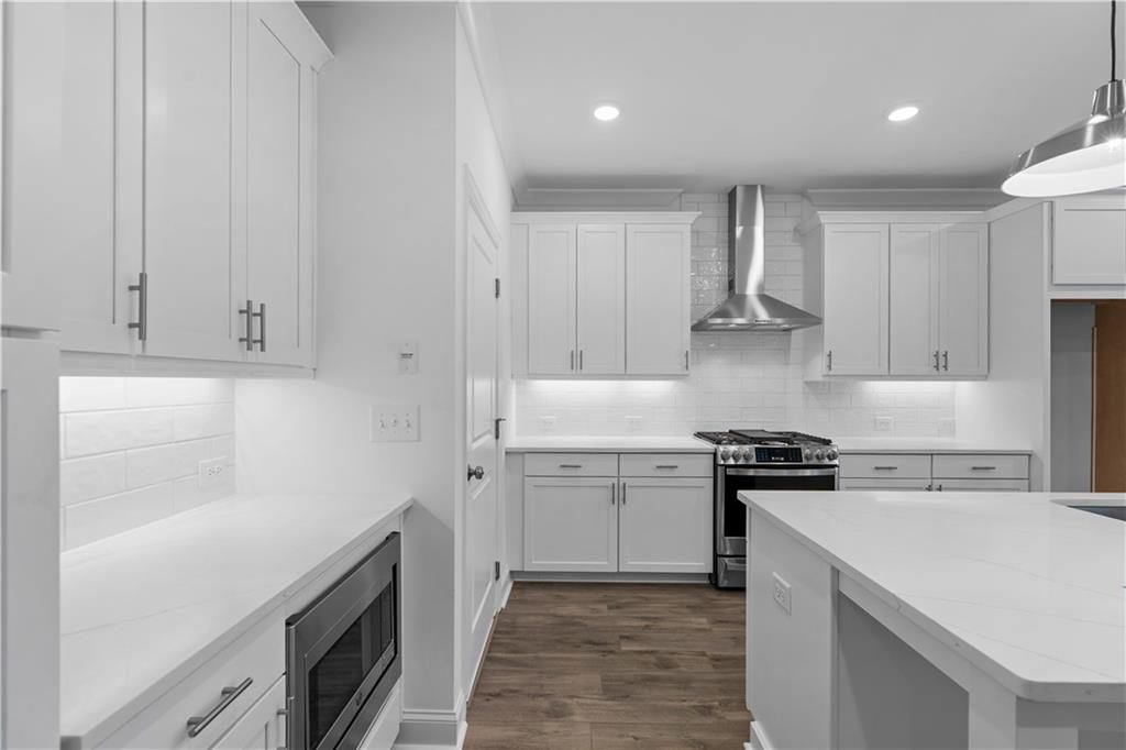 Image 6 of property listing at 4916 Molder Avenue 64, Buford, GA 30518