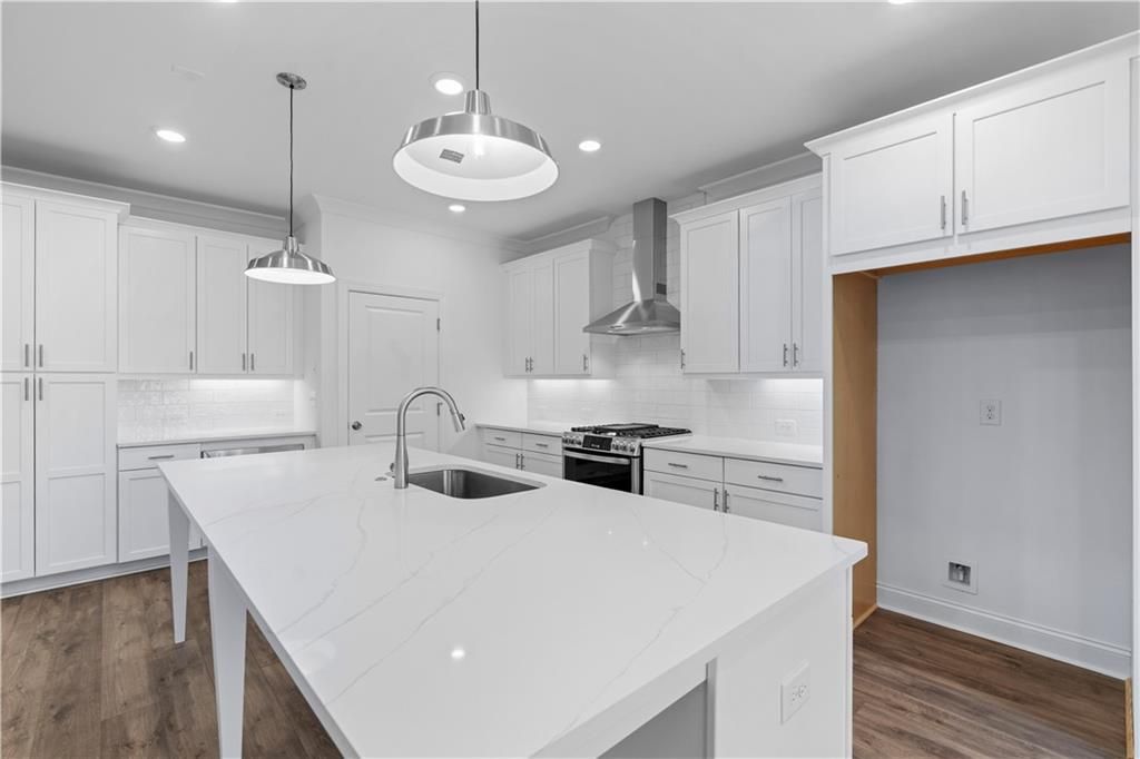 Image 9 of property listing at 4916 Molder Avenue 64, Buford, GA 30518