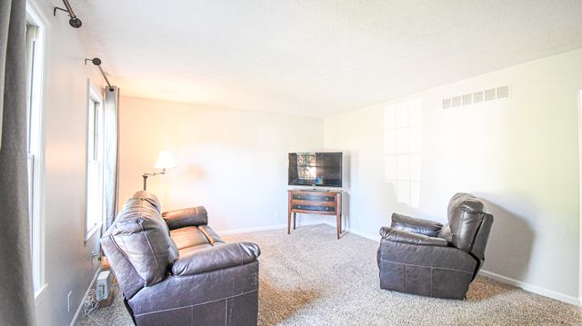 1055 Twelve Oaks Drive, Lawrenceburg, KY 40342