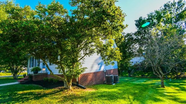1055 Twelve Oaks Drive, Lawrenceburg, KY 40342