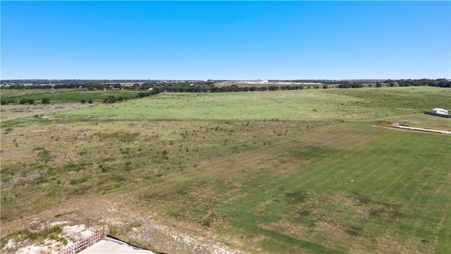 933 Rosenthal Parkway, Lorena, TX 76655
