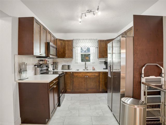 208 E WINTHROP STREET, Avon Park, FL 33825