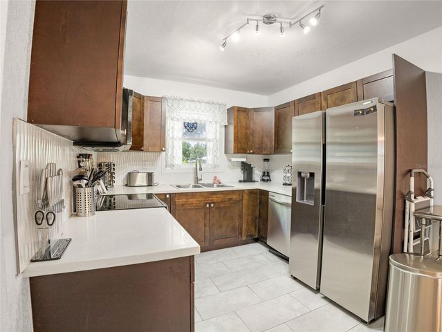 208 E WINTHROP STREET, Avon Park, FL 33825