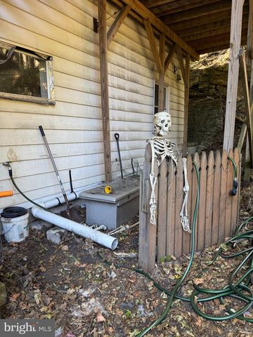 304 E MAHANOY AVE, Girardville, PA 17935
