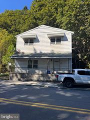 304 E MAHANOY AVE, Girardville, PA 17935