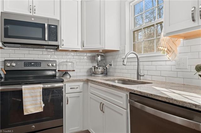 4484 River Gate Drive, Clemmons, NC 27012