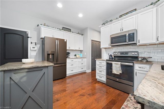 4484 River Gate Drive, Clemmons, NC 27012