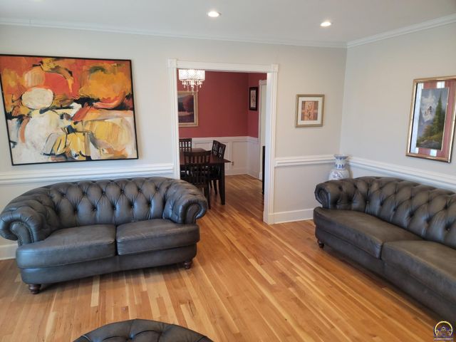 3220 SW MacVicar CT, Topeka, KS 66611