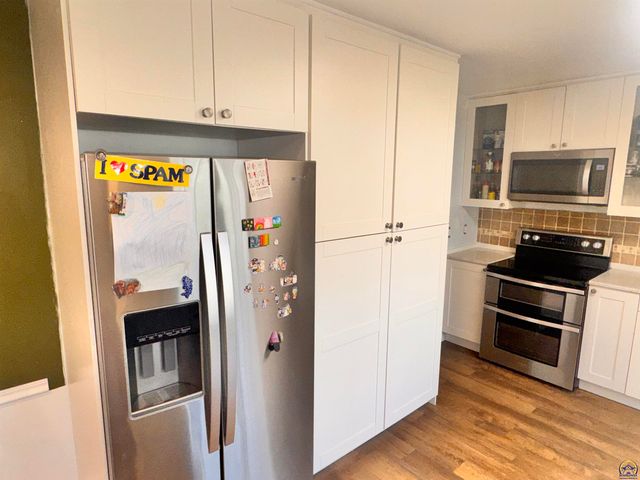 3220 SW MacVicar CT, Topeka, KS 66611