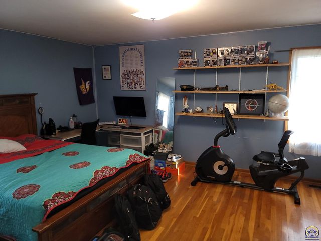 3220 SW MacVicar CT, Topeka, KS 66611