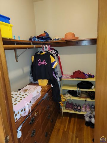 3220 SW MacVicar CT, Topeka, KS 66611