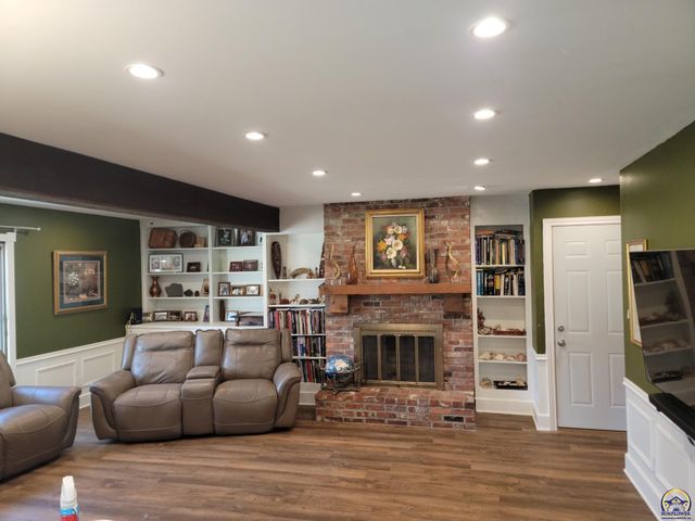 3220 SW MacVicar CT, Topeka, KS 66611