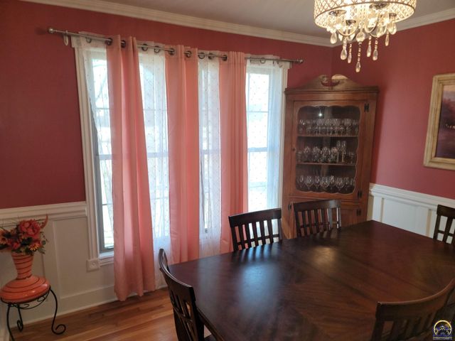 3220 SW MacVicar CT, Topeka, KS 66611